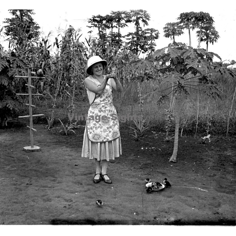 N'Djili - Kimpoko - Léopodville / Congo: Colonial Female Playing With Chicken (Vintage Stereo Glass Plate 1934)