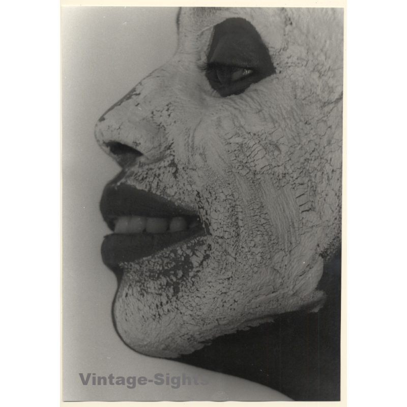 Pjotr Van Moock: Portrait Of Dark-Skinned Womans' Face Painted White*1 (Vintage XL Photo 37 x 26 CM 1980s)
