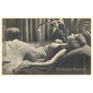 Erotic Study: Topless Woman Reclining On Chaisselongue / Risqué (Vintage PC 1900s)