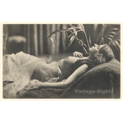 Erotic Study: Topless Woman Reclining On Chaisselongue / Risqué (Vintage PC 1900s)