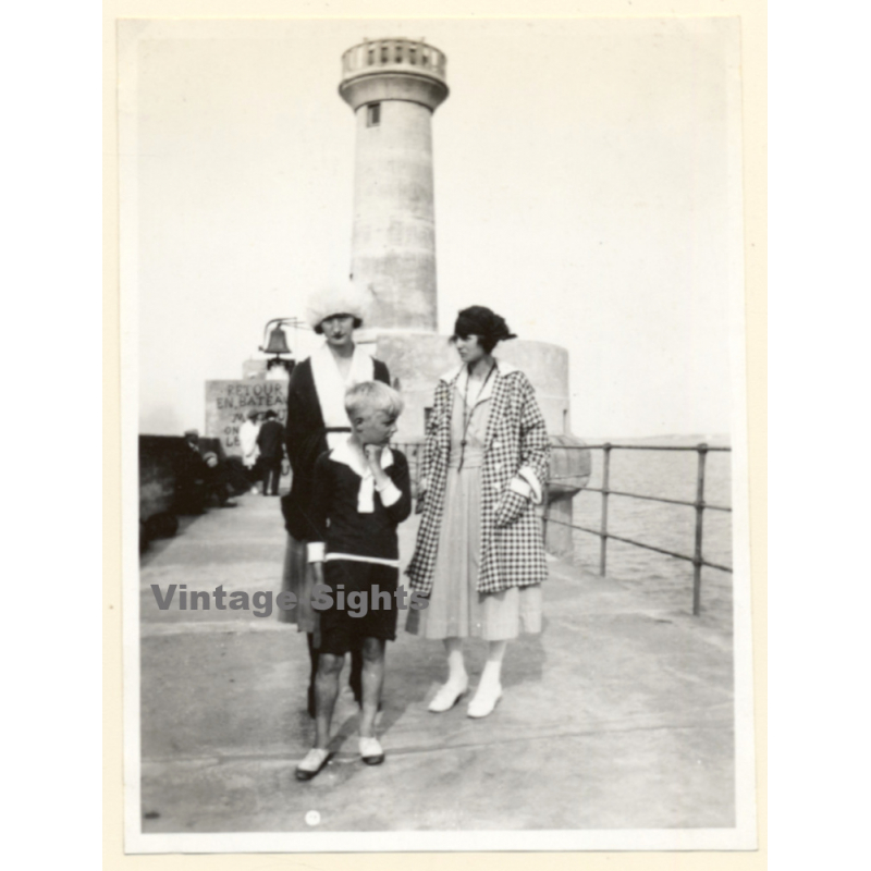Blankenberge: Great Take Of 2 Elegant Females & Boy / Lighthouse - Pier - Fashion (Vintage Photo 1921) Blankenberge: Great Take Of 2 Elegant Females & Boy / Lighthouse - Pier - Fashion (Vintage Photo 1921)