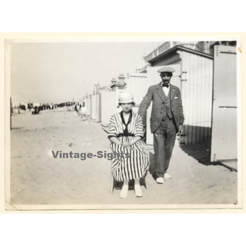Heist: Cool Take Of Fashionable Couple / Beach Scene (Vintage Photo 1914) Heist: Cool Take Of Fashionable Couple / Beach Scene (Vintage Photo 1914)