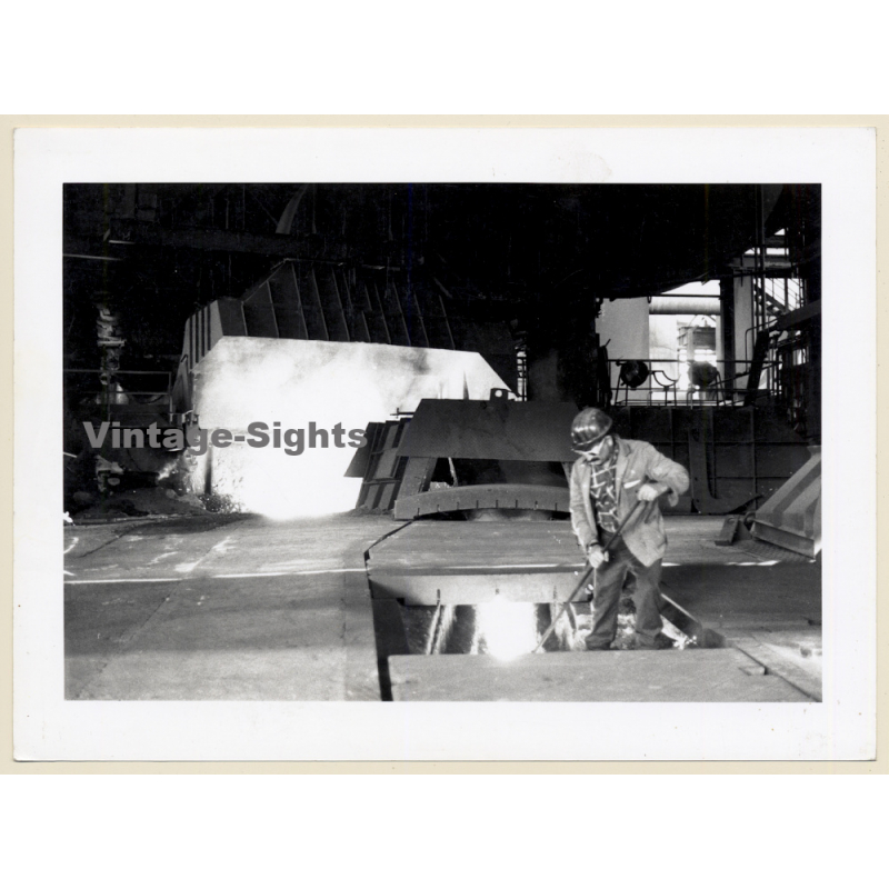Tubize / Belgium: Forges de Clabecq *8 / Steelworks - Worker - Furnace (Vintage Photo 1990s/2000s) Tubize / Belgium: Forges de Clabecq *8 / Steelworks - Worker - Furnace (Vintage Photo 1990s/2000s)
