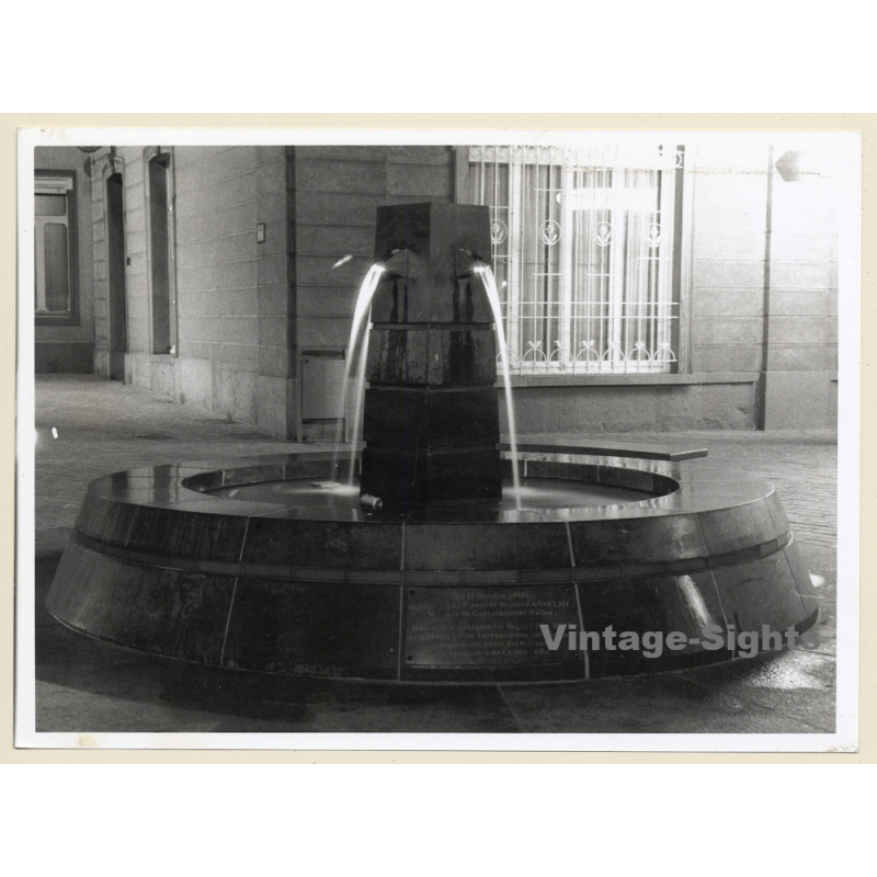 Wallonia / Belgium: Fountain Dedicated To Bernard Anselme & Roger Delcroix (Vintage Photo 1990s/2000s) Wallonia / Belgium: Fountain Dedicated To Bernard Anselme & Roger Delcroix (Vintage Photo 1990s/2000s)