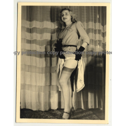 Sweet Blonde Undresses *1 / Suspenders - Gloves (Vintage Photo ~1950s)