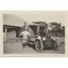 Muma / Congo Belge: Colonial Master In Front Of Truck & 2 Natives  (Vintage Photo 1930)