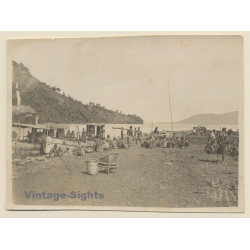 Congo Belge: Force Publique Soldiers & Natives  At River Shore (Vintage Photo ~1920s/1930s)