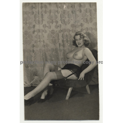 Busty Semi Nude Brunette On Lounge Chair *4 (Vintage Photo ~1950s)