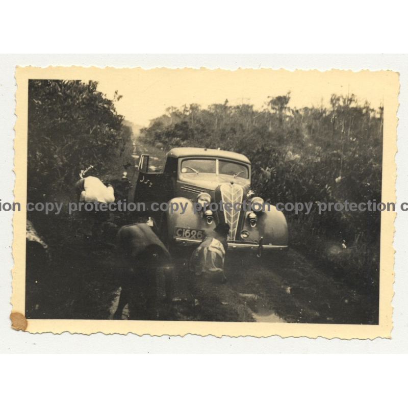 Hudson Terraplane Cabrio Stuck In Mud / Congo (Vintage Photo B/W ~1940s) Hudson Terraplane Cabrio Stuck In Mud / Congo (Vintage Photo B/W ~1940s)