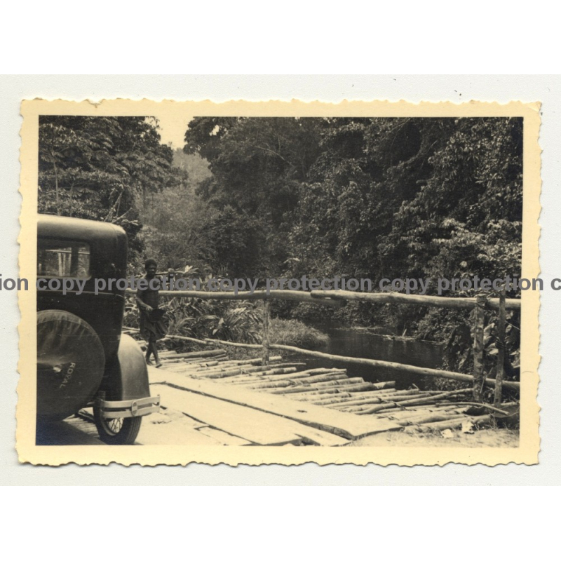Backside Of Oldtimer On Bridge & Congolese Guy (Vintage Photo B/W ~1940s)