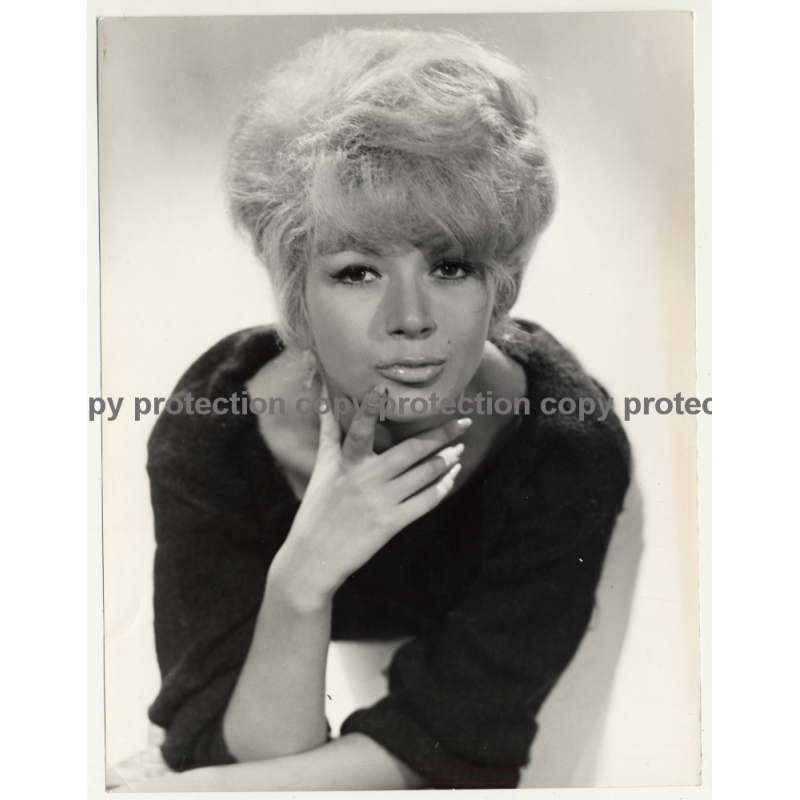 Shorthaired Blonde Beauty W. Pouting Lips / Pin Up (Vintage Fashion Photo  ~1960s)