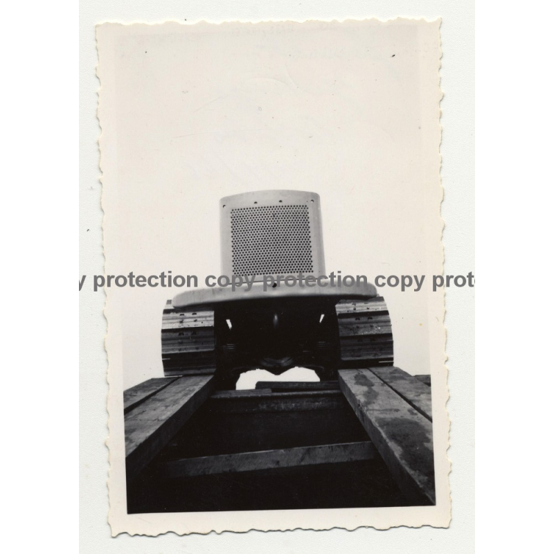 Gabenge - Bolobo / Congo: Tracked Construction Vehicle *4 / Radiator (Vintage Photo B/W 1946) Gabenge - Bolobo / Congo: Tracked Construction Vehicle *4 / Radiator (Vintage Photo B/W 1946)