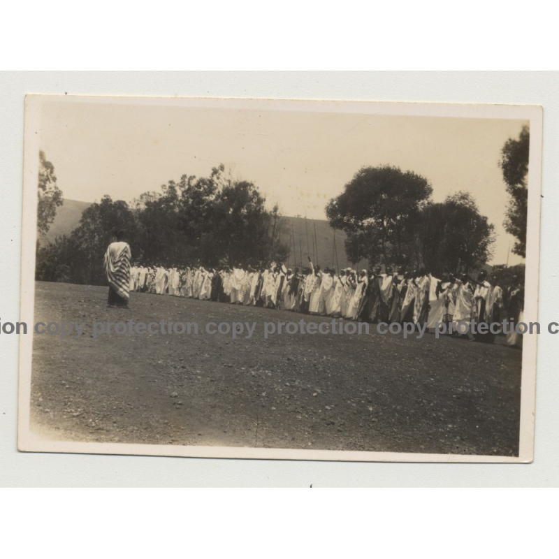 Congo / Africa: Huge Tribal Meeting On Field / Spears (Vintage Photo B/W ~1930s/1940s) Congo / Africa: Huge Tribal Meeting On Field / Spears (Vintage Photo B/W ~1930s/1940s)