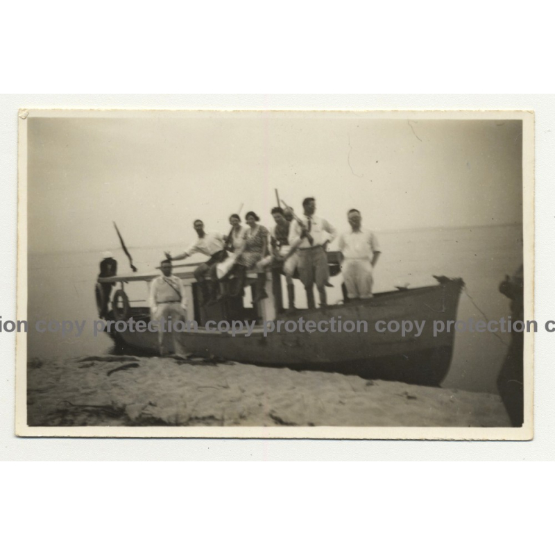 Congo / Africa: Colonialists On Boat At Lake Shore / Rifles (Vintage Photo B/W ~1940s/1950s)