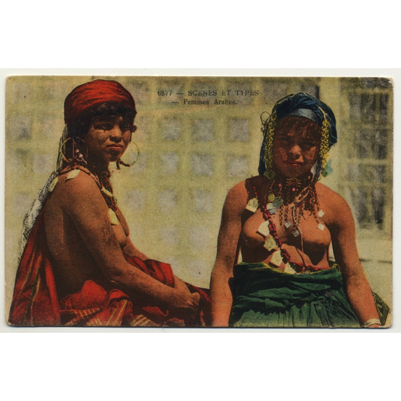 6577 Scenes Et Types: Femme Arabes / Topless (Vintage Postcard)