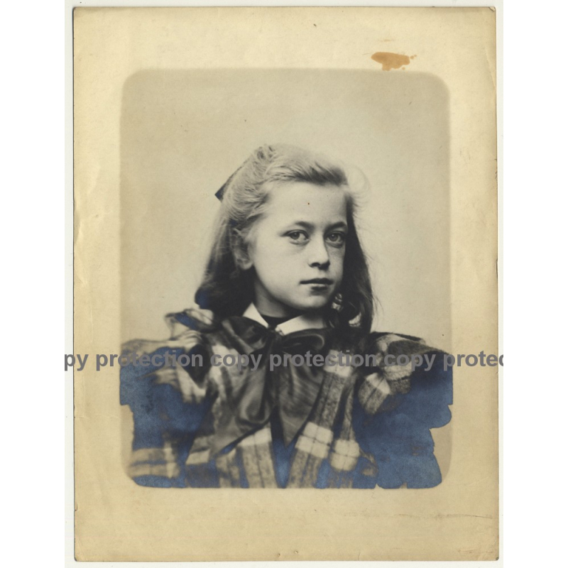 Portrait Of A Young Girl In Fine Clothes(Vintage Photo Gelatin Silver ~1910s/1920s) Portrait Of A Young Girl In Fine Clothes(Vintage Photo Gelatin Silver ~1910s/1920s)