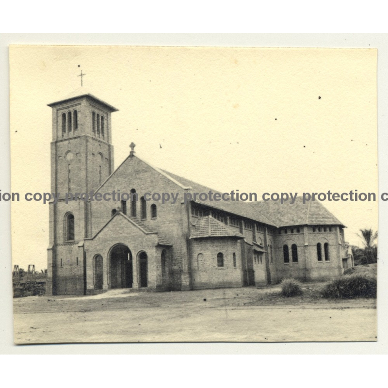 Alberta-Ebonda / Congo Belge: L'Église Saint Joseph d'Ebonda / Church (Vintage Photo B/W ~1930s) Alberta-Ebonda / Congo Belge: L'Église Saint Joseph d'Ebonda / Church (Vintage Photo B/W ~1930s)
