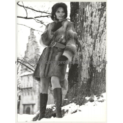 Pretty Photo Model In Fur Coat / Snow - Boots (Vintage Photo Master 1970s Fashion)