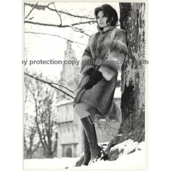 Brunette Beauty In Fur Coat *2 / High Boots (Vintage Photo Master 1970s Fashion)