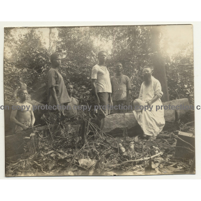 Congo Belge: Missionary & Indigenous Lumberjacks (Vintage Photo B/W  ~1920s/1930s)