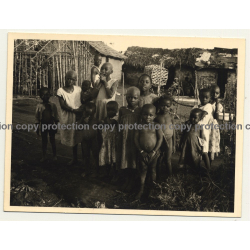 Congo-Belge: Group Of Indigenous Kids / Huts (Vintage Photo ~1930s)